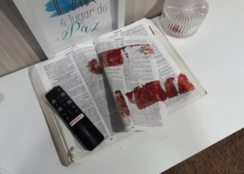 A faca foi limpa na bíblia, no salmo 102. Foto: Reprodução