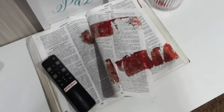 A faca foi limpa na bíblia, no salmo 102. Foto: Reprodução