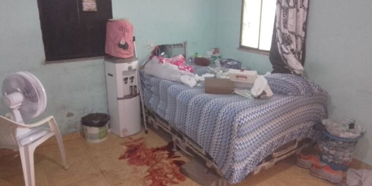 A vítima estava deitado na cama quando os criminosos entraram. Foto: Divulgação/PMAM