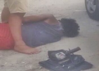 O homem foi pego e espancado antes de ser entregue para a polícia. Foto: Reprodução