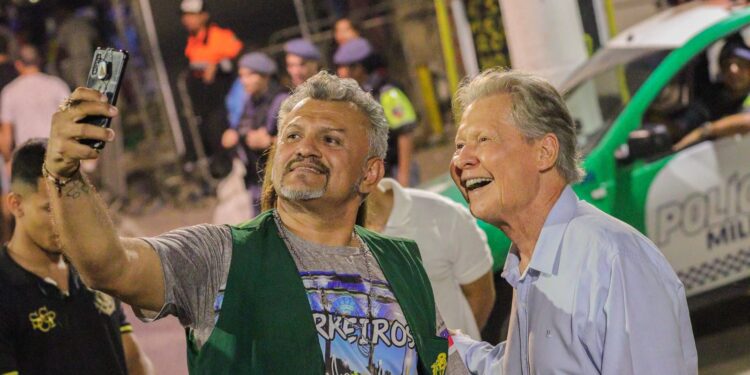 Arthur foi recebido com demonstrações de carinho. Foto: Karla Vieira / Assessoria AVN