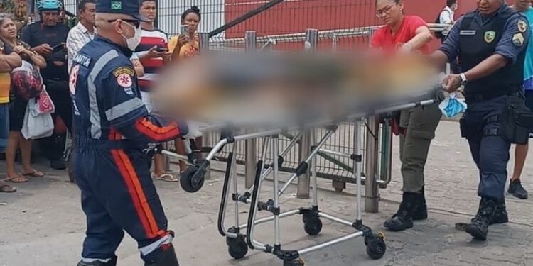 O homem foi socorrido e encaminhado para um hospital. Foto: Reprodução