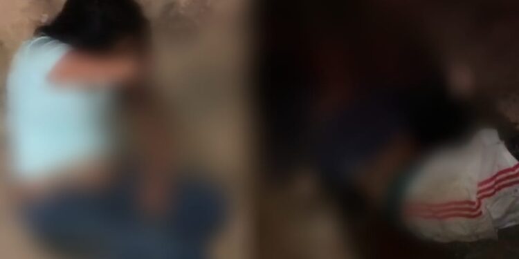 Os dois foram espancados pela população e levados ao hospital. Foto: Reprodução