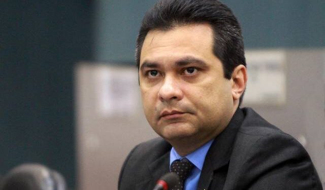 Em busca de votos, o deputado estadual vem justificando suas faltas. Foto: Reprodução