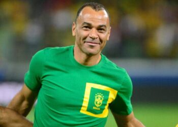 A sessão de autógrafos acontece neste sábado (24). Foto: Reprodução