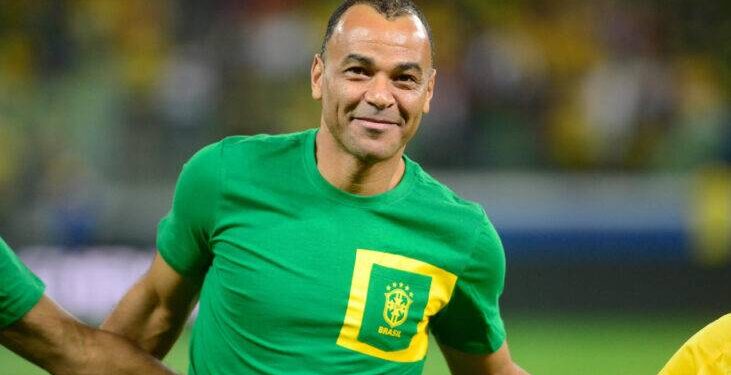 A sessão de autógrafos acontece neste sábado (24). Foto: Reprodução