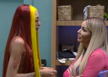 A amazonense estava chorando e foi consolada pela advogada. Foto: Reprodução