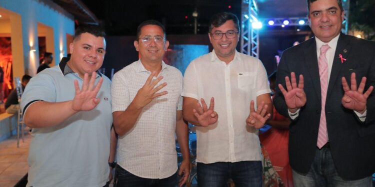 Uma confraternização foi realizada na zona centro-sul de Manaus para parabenizá-los pela vitória. Foto: Diego Peres