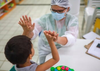 As crianças precisam de tratamento especializado e a interrupção é prejudicial. Foto: Reprodução/Internet