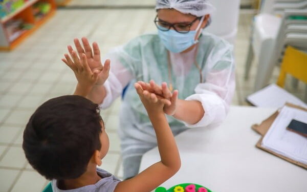 As crianças precisam de tratamento especializado e a interrupção é prejudicial. Foto: Reprodução/Internet