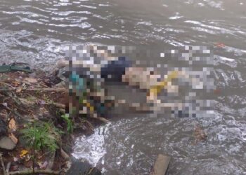 O cadáver possuía marcas de arma de fogo pelo corpo. Foto: Reprodução