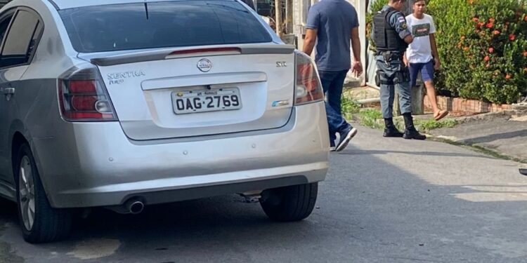 O crime ocorreu na manhã desta quinta-feira (20) e o filho de 7 anos foi atingido. Foto: Reprodução