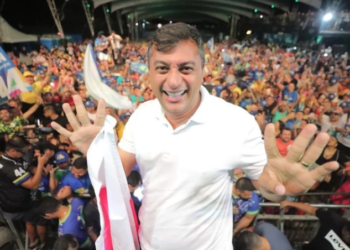 O governador reeleito se reuniu na noite deste domingo numa casa noturna na Zona Oeste. Foto: Divulgação