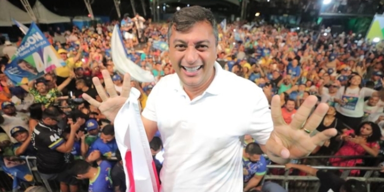 O governador reeleito se reuniu na noite deste domingo numa casa noturna na Zona Oeste. Foto: Divulgação