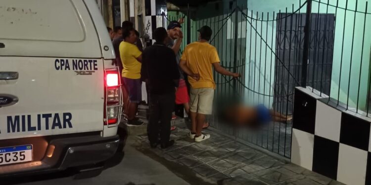 O homem foi surpreendido na varanda de casa. Foto: Reprodução