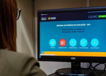 O exame é realizado de forma digital, pelo computador. Foto: Drance Jézus/Seduc-AM