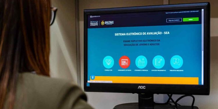 O exame é realizado de forma digital, pelo computador. Foto: Drance Jézus/Seduc-AM