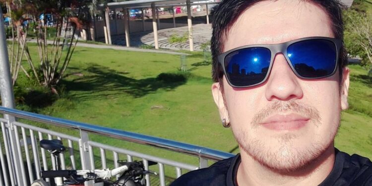 O professor precisou ficar internado, recebeu alta, mas teve um aneurisma. Foto: Reprodução/Redes Sociais