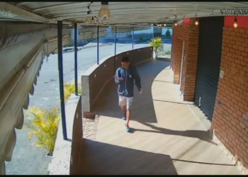 O homem foi flagrado por câmeras, o que ajudou na prisão. Foto: Reprodução