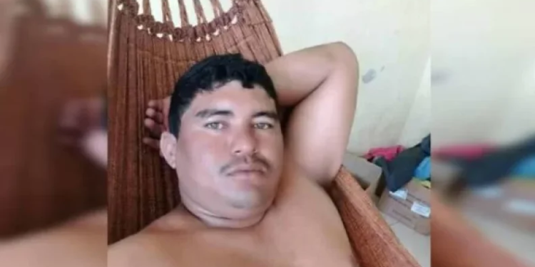 O crime ocorreu na madrugada e o homem foi encontrado na sala de casa, todo molhado. Foto: Reprodução