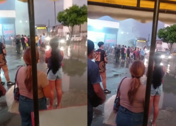 Os passageiros saíram rapidamente e ninguém se feriu. Foto: Reprodução