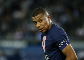 Irritado, o jogador segurou no próprio pênis e apontou para o adversário. Foto: Reprodução