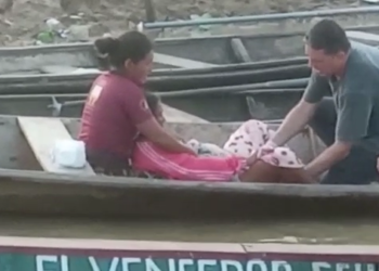 Mulher deu à luz dentro de canoa ainda. Foto: Reprodução