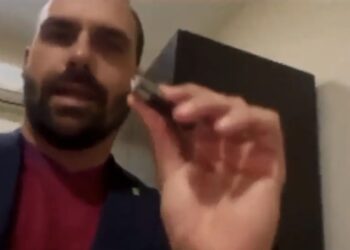 Eduardo chegou a fazer um vídeo, mas não convenceu. Foto: Reprodução