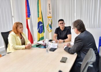 O gerente de Relações Institucionais e Governamentais da companhia Gol Linhas Aéreas, Ciro Camargo, foi recebido pelo prefeito. Foto: Dhyeizo Lemos / Semcom