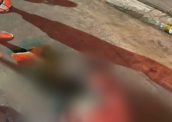 O crime ocorreu na noite desta segunda-feira (26) quando um carro vermelho passava pelo local. Foto: Reprodução