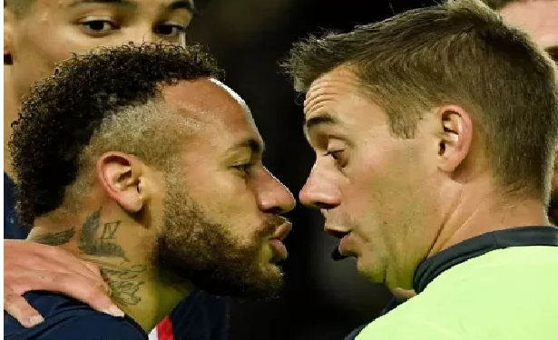 Neymar foi expulso e na internet ninguém perdoou. Foto: Reprodução/Internet