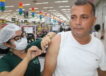 A vacinação, campanha da prefeitura e do governo continua neste sábado (14). Foto: Jaqueline Macedo/FVS-RCP