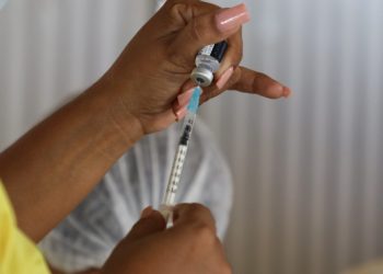 Dose de reforço para os adultos também está disponível nos postos de saúde no estado. Foto:  Roberto Carlos/ Secom