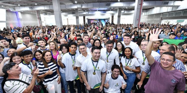 O benefício é garantido neste ano a pelo menos 170 mil alunos das redes estadual e municipal. Foto: Divulgação