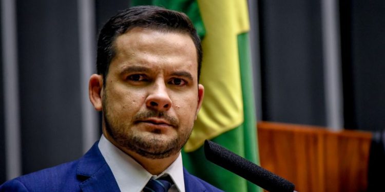 O deputado criticou o ato de vandalismo, mas lembrou que os presos devem ser respeitados. Foto: Reprodução/Internet