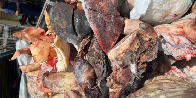Mais de 300 kg de carne tiveram que ser descartados. Foto: Reprodução