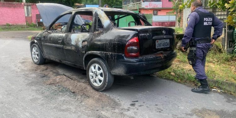 O veículo foi abandonado numa rua e a polícia foi acionada. Foto: Reprodução