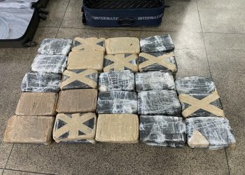 A prisão aconteceu assim que o suspeito chegou em Manaus. Foto: Divulgação/PC