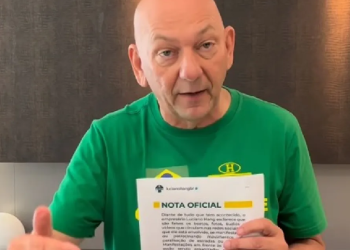 O empresário ainda mostrou uma nota que fez falando sobre o caso. Foto: Reprodução