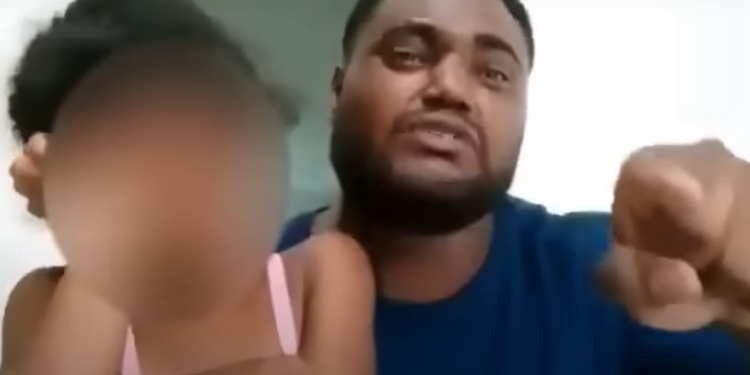 O homem chorou e disse que estava sendo ameaçado. Foto: Reprodução