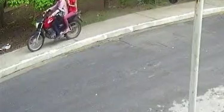 O caso aconteceu numa pracinha no bairro Parque 10, Zona Centro-Sul de Manaus. Foto: Reprodução