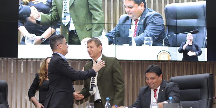 A cerimônia foi realizada no plenário Adriano Jorge, na sede da CMM. Foto: Dhyeizo Lemos / Semcom