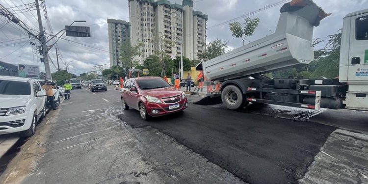 A obra será no trecho desnivelado sobre o Igarapé do Bindá, na avenida Djalma Batista, zona Centro-Sul. Foto: Márcio Melo / Seminf