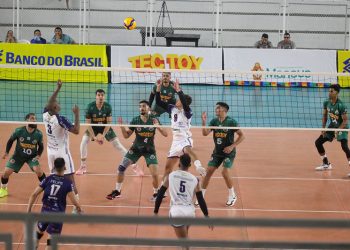 Mesmo com o grande apoio do público presente, o Manaus Vôlei acabou sendo superado pelo vice-líder da competição por 3 sets a 1. Foto: Clóvis Miranda - Semcom