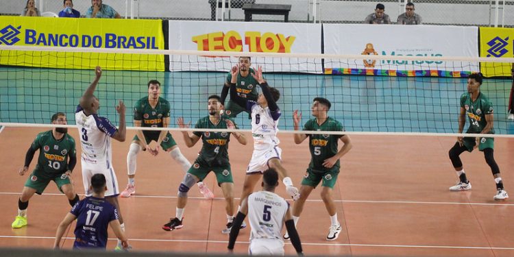 Mesmo com o grande apoio do público presente, o Manaus Vôlei acabou sendo superado pelo vice-líder da competição por 3 sets a 1. Foto: Clóvis Miranda - Semcom