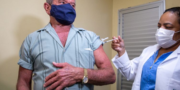 Inicialmente a vacinação atende sete grupos prioritários preconizados pelo Ministério da Saúde. Foto: Divulgação / Semsa