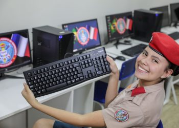 Além do laboratório, equipamentos digitais também foram entregues. Foto: Alex Pazuello/Secom