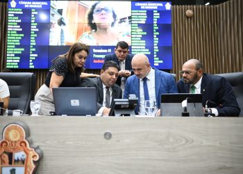 Os 41 vereadores foram divididos por partidos políticos em três blocos. Foto: Diego Caja – Dircom/CMM