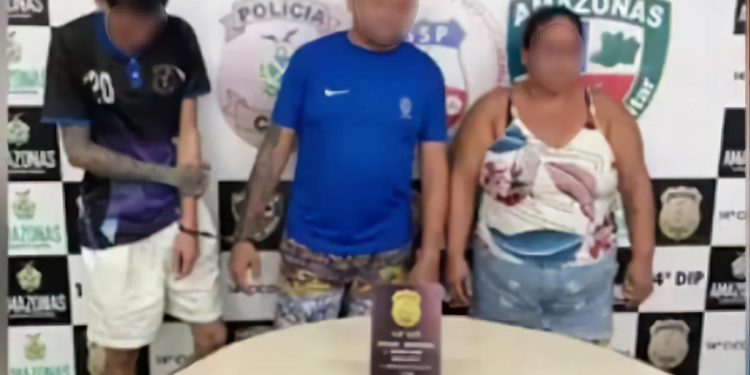 Pai, mãe e filho foram presos em flagrante após denúncias. Foto: Divulgação