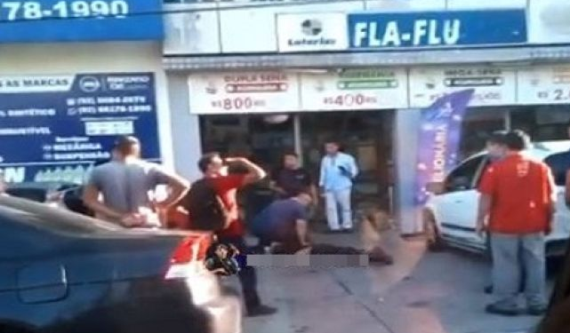 A lotérica estava lotada e o homem foi pego pelos próprios clientes. Foto: Reprodução